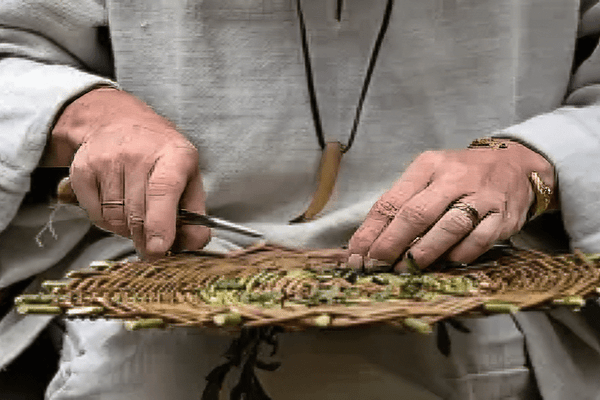 ٣. نسج القاعدة