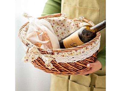 سلة خوصية مع بطانة لنزهة صيفية أطباق بلاستيكية لأربعة أشخاص